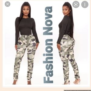 Fashion Nova Camo Stacjed Pant XL